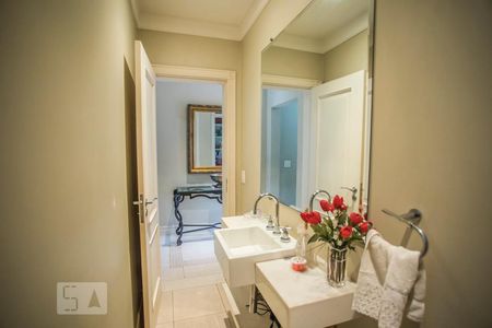 Casa à venda com 300m², 3 quartos e 3 vagas Casa à venda com 300m², 3 quartos e 3 vagaslavabo