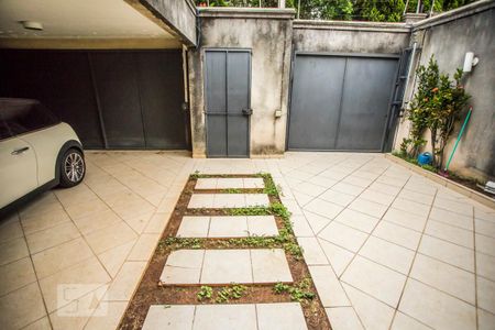 Casa à venda com 300m², 3 quartos e 3 vagas Casa à venda com 300m², 3 quartos e 3 vagasGaragem