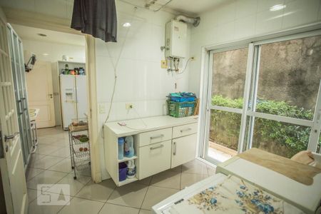 Casa à venda com 300m², 3 quartos e 3 vagas Casa à venda com 300m², 3 quartos e 3 vagasÁrea de Serviço