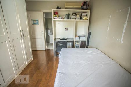 Casa à venda com 300m², 3 quartos e 3 vagas Casa à venda com 300m², 3 quartos e 3 vagasSuite 1