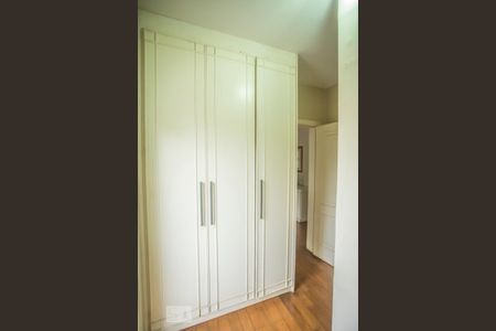 Casa à venda com 300m², 3 quartos e 3 vagas Casa à venda com 300m², 3 quartos e 3 vagasCloset - Suite 3