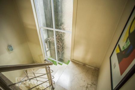 Casa à venda com 300m², 3 quartos e 3 vagas Casa à venda com 300m², 3 quartos e 3 vagasEscadas