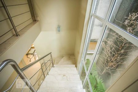 Casa à venda com 300m², 3 quartos e 3 vagas Casa à venda com 300m², 3 quartos e 3 vagasEscadas