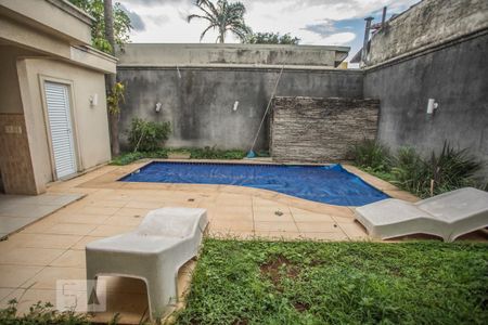 Casa à venda com 300m², 3 quartos e 3 vagas Casa à venda com 300m², 3 quartos e 3 vagasQuintal - Piscina