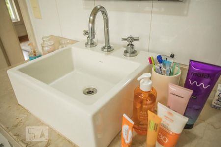 Casa à venda com 300m², 3 quartos e 3 vagas Casa à venda com 300m², 3 quartos e 3 vagasDetalhe - Banheiro Suite 3