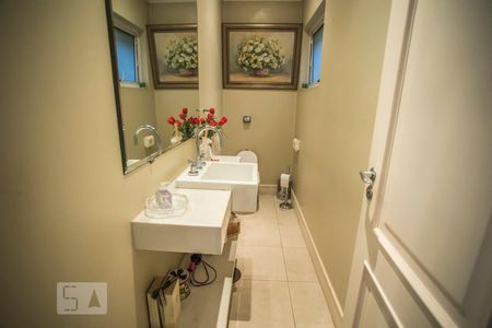 Casa à venda com 300m², 3 quartos e 3 vagas Casa à venda com 300m², 3 quartos e 3 vagaslavabo