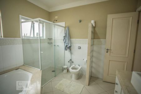 Casa à venda com 300m², 3 quartos e 3 vagas Casa à venda com 300m², 3 quartos e 3 vagasBanheiro Suite 3