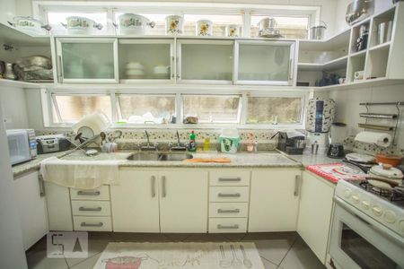 Casa à venda com 300m², 3 quartos e 3 vagas Casa à venda com 300m², 3 quartos e 3 vagasCozinha - Armários