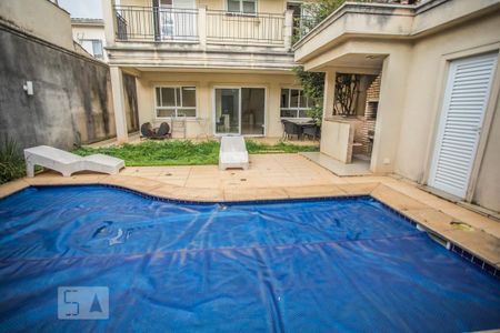Casa à venda com 300m², 3 quartos e 3 vagas Casa à venda com 300m², 3 quartos e 3 vagasQuintal - Piscina