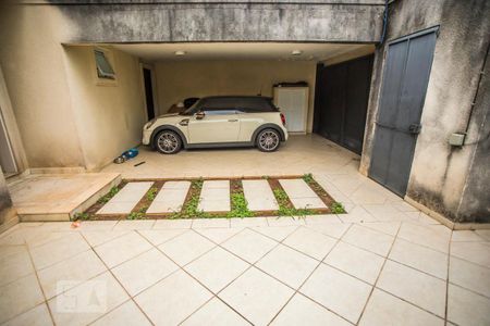 Casa à venda com 300m², 3 quartos e 3 vagas Casa à venda com 300m², 3 quartos e 3 vagasGaragem