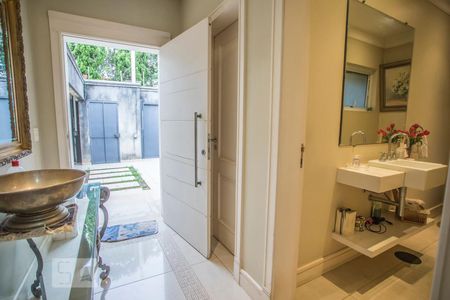 Casa à venda com 300m², 3 quartos e 3 vagas Casa à venda com 300m², 3 quartos e 3 vagasCorredor