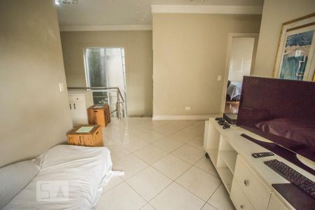 Casa à venda com 300m², 3 quartos e 3 vagas Casa à venda com 300m², 3 quartos e 3 vagasSala de TV