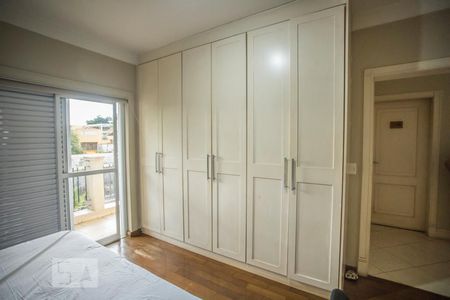 Casa à venda com 300m², 3 quartos e 3 vagas Casa à venda com 300m², 3 quartos e 3 vagasSuite 1 - Armários