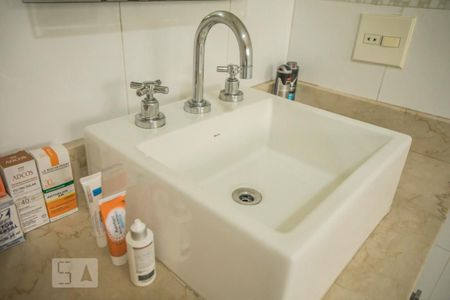 Casa à venda com 300m², 3 quartos e 3 vagas Casa à venda com 300m², 3 quartos e 3 vagasDetalhe - Banheiro Suite 3