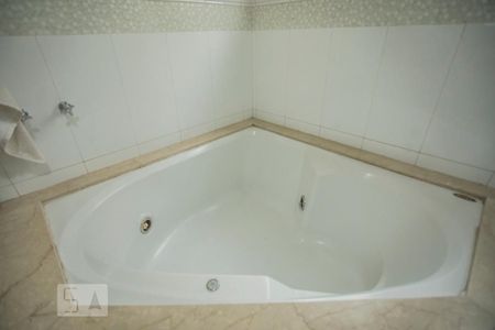 Casa à venda com 300m², 3 quartos e 3 vagas Casa à venda com 300m², 3 quartos e 3 vagasDetalhe - Banheiro Suite 3