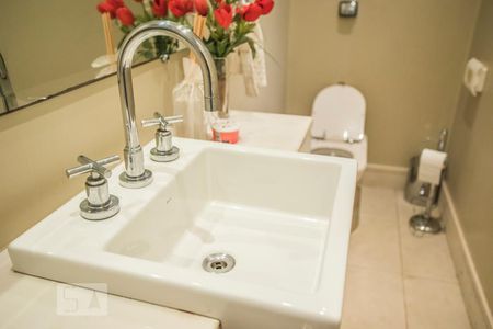 Casa à venda com 300m², 3 quartos e 3 vagas Casa à venda com 300m², 3 quartos e 3 vagasDetalhe - lavabo