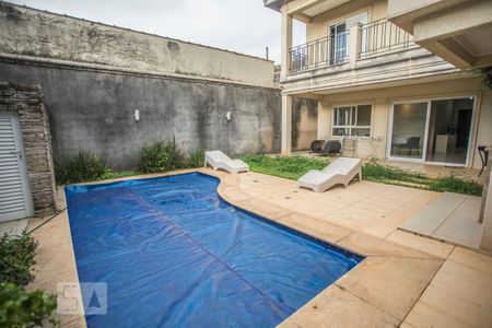 Casa à venda com 300m², 3 quartos e 3 vagas Casa à venda com 300m², 3 quartos e 3 vagasQuintal - Piscina