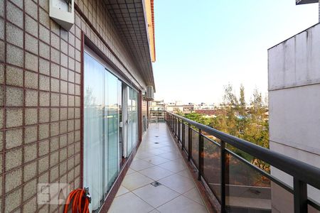 Apartamento à venda com 360m², 5 quartos e 3 vagas Apartamento à venda com 360m², 5 quartos e 3 vagasVaranda