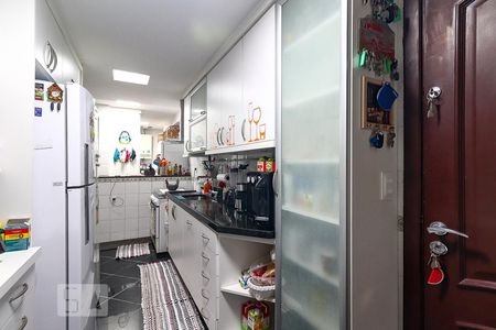 Apartamento à venda com 360m², 5 quartos e 3 vagas Apartamento à venda com 360m², 5 quartos e 3 vagasCozinha