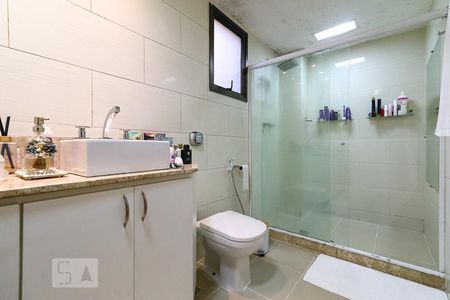 Apartamento à venda com 360m², 5 quartos e 3 vagas Apartamento à venda com 360m², 5 quartos e 3 vagasBanheiro da Suíte 4