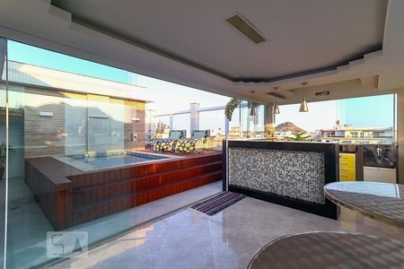 Apartamento à venda com 360m², 5 quartos e 3 vagas Apartamento à venda com 360m², 5 quartos e 3 vagasVaranda gourmet