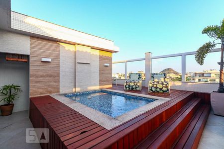 Apartamento à venda com 360m², 5 quartos e 3 vagas Apartamento à venda com 360m², 5 quartos e 3 vagasPiscina