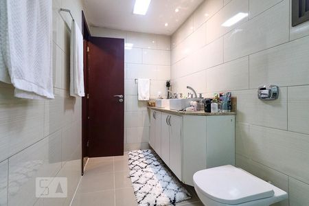 Apartamento à venda com 360m², 5 quartos e 3 vagas Apartamento à venda com 360m², 5 quartos e 3 vagasBanheiro da Suíte 4