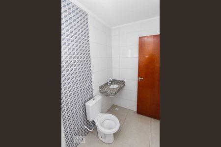 Banheiro de casa de condomínio para alugar com 1 quarto, 50m² em Vila Nova Manchester, São Paulo