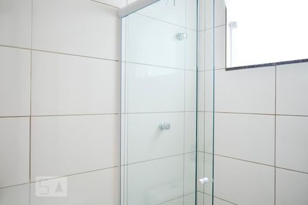 Banheiro com Box Vidro de casa de condomínio para alugar com 2 quartos, 52m² em Jardim Gonzaga, São Paulo