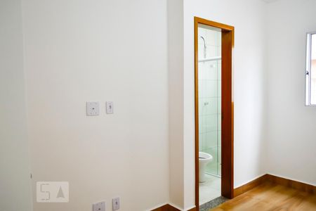 Quarto 1 Entrada Suite de casa de condomínio para alugar com 2 quartos, 52m² em Jardim Gonzaga, São Paulo