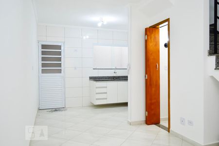 Sala Vista Ampla de casa de condomínio para alugar com 2 quartos, 52m² em Jardim Gonzaga, São Paulo