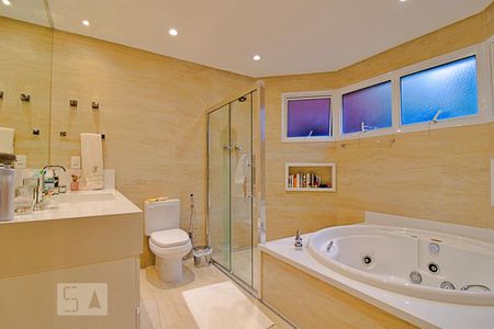 Apartamento à venda com 280m², 3 quartos e 4 vagasBanheiro 2 da Suíte Master