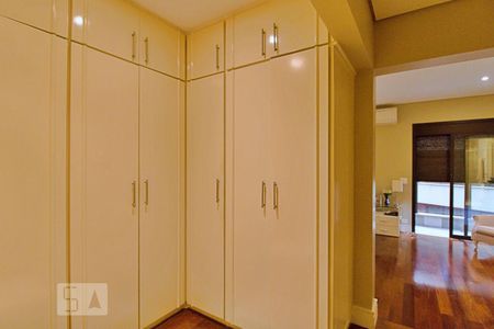 Apartamento à venda com 280m², 3 quartos e 4 vagasCloset da Suíte Master