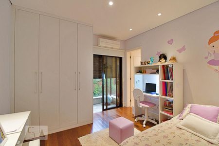 Apartamento à venda com 280m², 3 quartos e 4 vagasSuíte 2