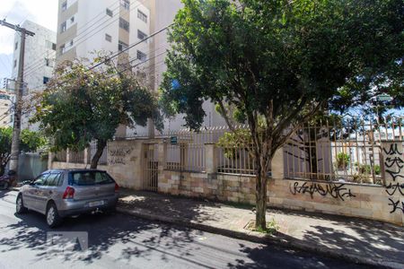 Apartamento para alugar com 94m², 3 quartos e 2 vagas Apartamento para alugar com 94m², 3 quartos e 2 vagasVista da Rua