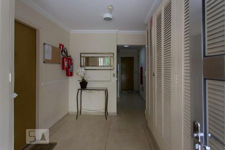 Apartamento para alugar com 70m², 2 quartos e 1 vagaHall social