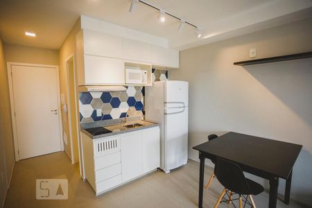 Sala / Cozinha de kitnet/studio para alugar com 1 quarto, 28m² em Mirandópolis, São Paulo