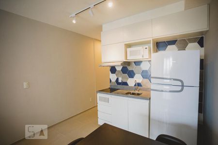 Sala / Cozinha de kitnet/studio para alugar com 1 quarto, 28m² em Mirandópolis, São Paulo