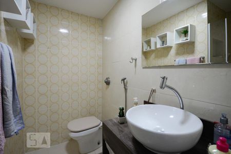 Apartamento à venda com 80m², 2 quartos e 1 vaga Apartamento à venda com 80m², 2 quartos e 1 vagaBanheiro
