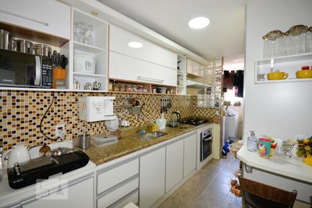 Apartamento à venda com 80m², 2 quartos e 1 vaga Apartamento à venda com 80m², 2 quartos e 1 vagaCozinha e Área de Serviço