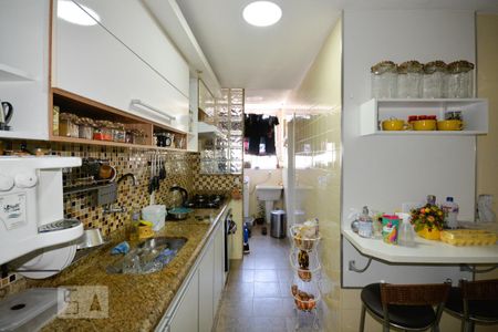 Apartamento à venda com 80m², 2 quartos e 1 vaga Apartamento à venda com 80m², 2 quartos e 1 vagaCozinha e Área de Serviço