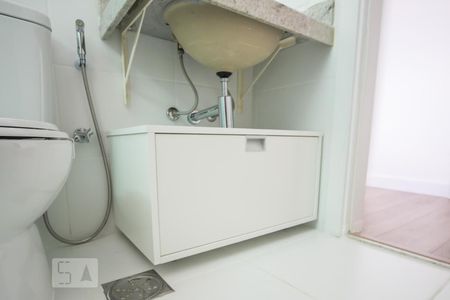 Apartamento à venda com 83m², 2 quartos e 1 vaga Apartamento à venda com 83m², 2 quartos e 1 vagaBanheiro Suíte 1