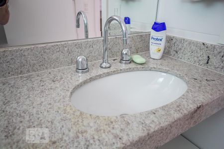 Apartamento à venda com 83m², 2 quartos e 1 vaga Apartamento à venda com 83m², 2 quartos e 1 vagaBanheiro Suíte 1