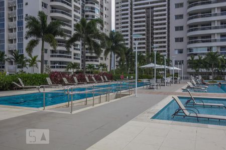 Apartamento à venda com 83m², 2 quartos e 1 vaga Apartamento à venda com 83m², 2 quartos e 1 vagaÁrea comum - Piscina