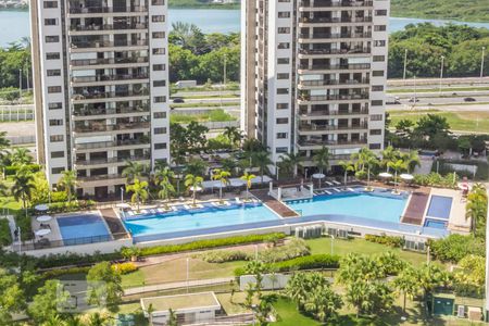 Apartamento à venda com 83m², 2 quartos e 1 vaga Apartamento à venda com 83m², 2 quartos e 1 vagaÁrea comum - Piscina