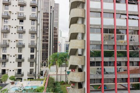 Vista Sala de apartamento para alugar com 2 quartos, 76m² em Indianópolis, São Paulo