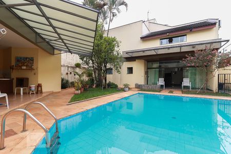 Casa para alugar com 477m², 4 quartos e 6 vagasPiscina