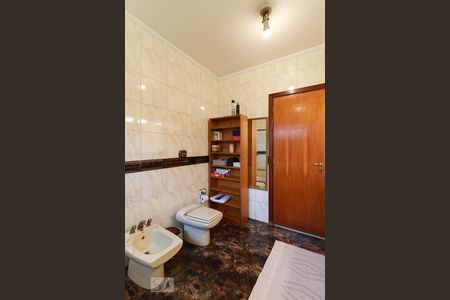 Casa para alugar com 477m², 4 quartos e 6 vagasBanheiro da Suíte 1