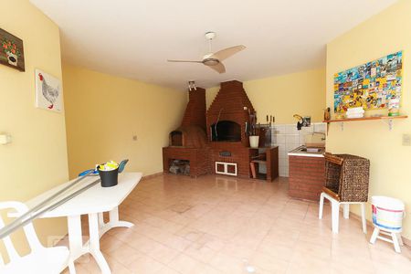 Casa para alugar com 477m², 4 quartos e 6 vagasÁrea comum - Churrasqueira