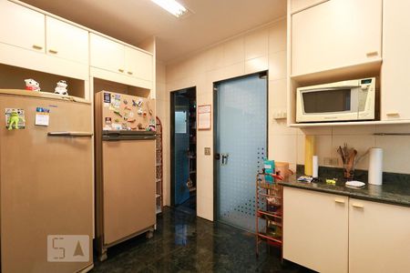 Casa para alugar com 477m², 4 quartos e 6 vagasCozinha